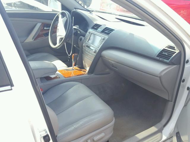 4T1BB3EK8BU143915 - 2011 TOYOTA CAMRY HYBR WHITE photo 5