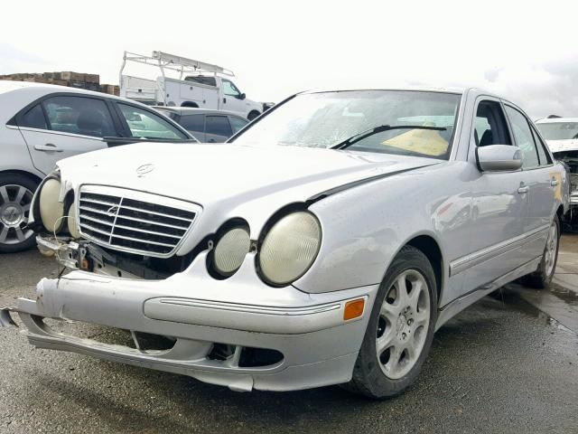 WDBJF65J4YB109941 - 2000 MERCEDES-BENZ E 320 SILVER photo 2