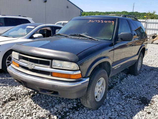 1GNCT18W1YK107696 - 2000 CHEVROLET BLAZER BLACK photo 2