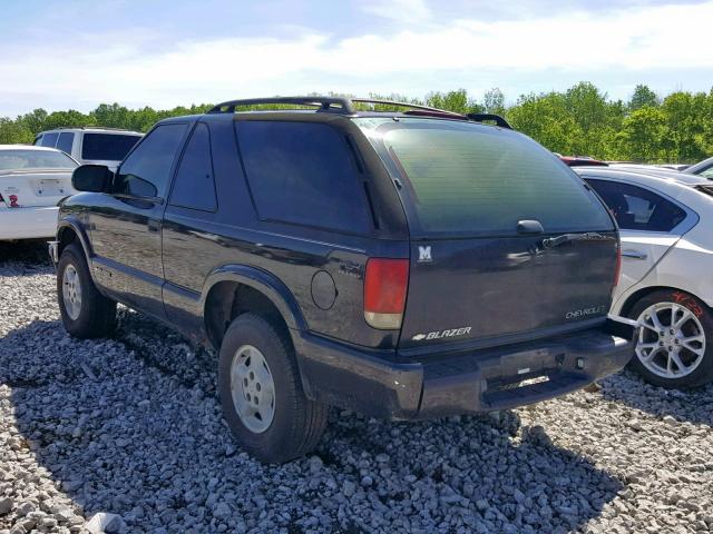 1GNCT18W1YK107696 - 2000 CHEVROLET BLAZER BLACK photo 3