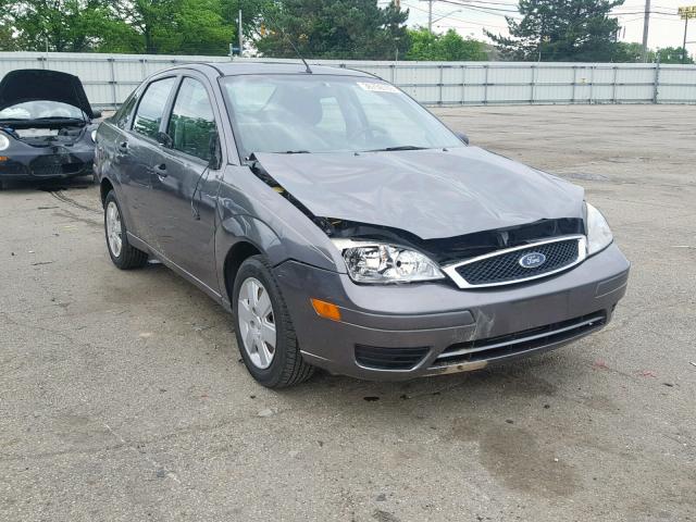 1FAHP34N97W231496 - 2007 FORD FOCUS ZX4 GRAY photo 1