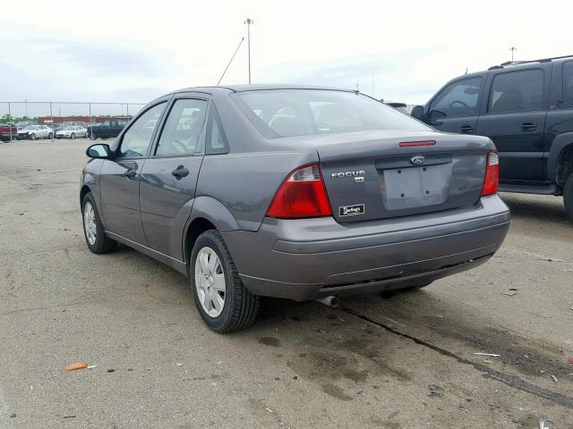 1FAHP34N97W231496 - 2007 FORD FOCUS ZX4 GRAY photo 3