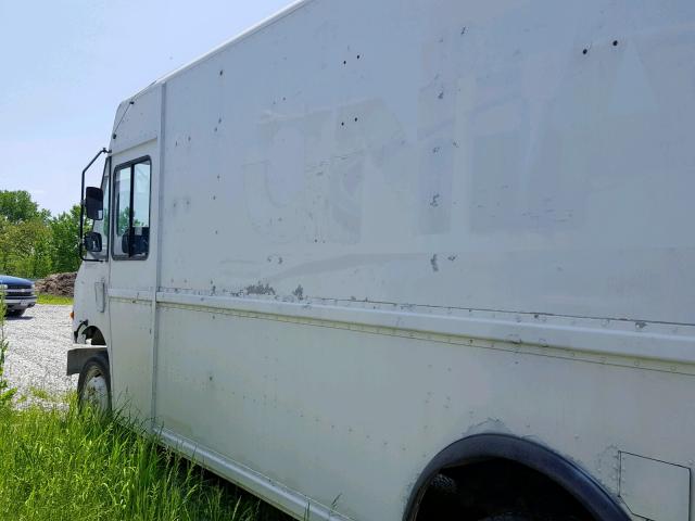 4UZAANBW15CU14955 - 2005 FREIGHTLINER CHASSIS M WHITE photo 3