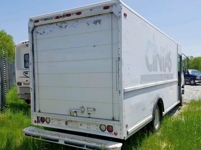 4UZAANBW15CU14955 - 2005 FREIGHTLINER CHASSIS M WHITE photo 4