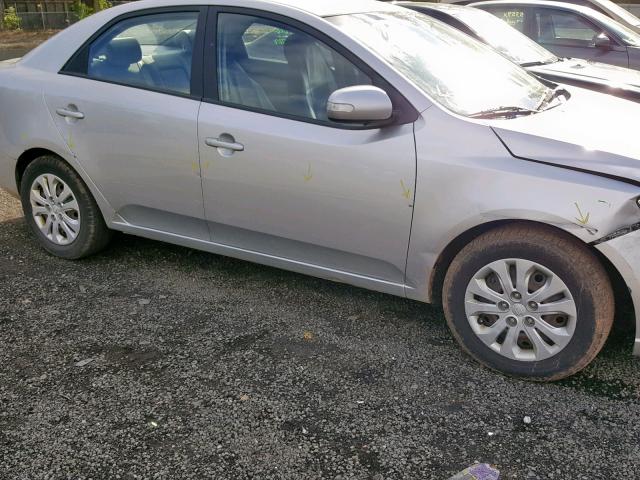 KNAFU4A26A5217740 - 2010 KIA FORTE EX SILVER photo 9