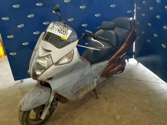 JH2PF01154K200555 - 2004 HONDA FSC600 D SILVER photo 2