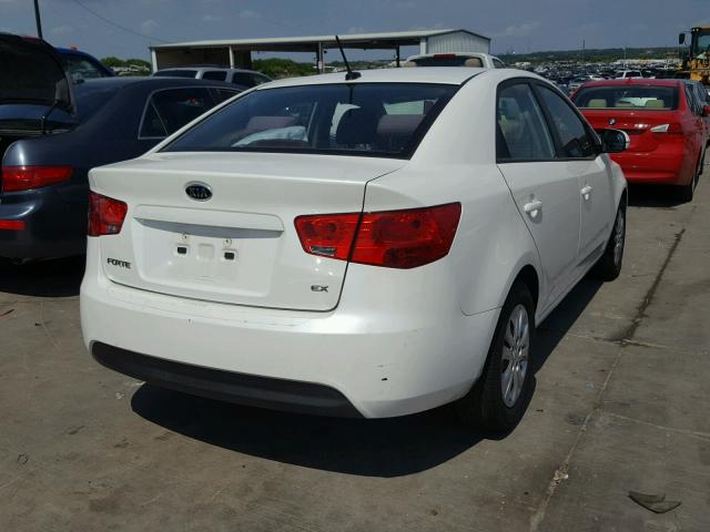 KNAFU4A2XB5351491 - 2011 KIA FORTE EX WHITE photo 4