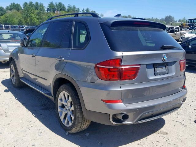 5UXZV4C56BL413905 - 2011 BMW X5 XDRIVE3 SILVER photo 3