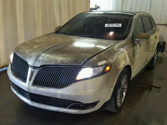 2LMHJ5AT0DBL56779 - 2013 LINCOLN MKT WHITE photo 2