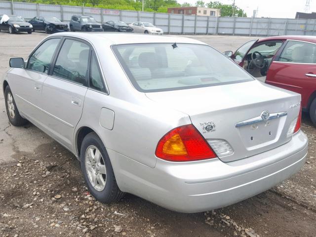 4T1BF28B62U219609 - 2002 TOYOTA AVALON XL SILVER photo 3