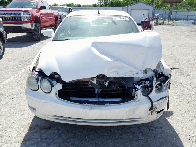 2G4WC532951257273 - 2005 BUICK LACROSSE C WHITE photo 9