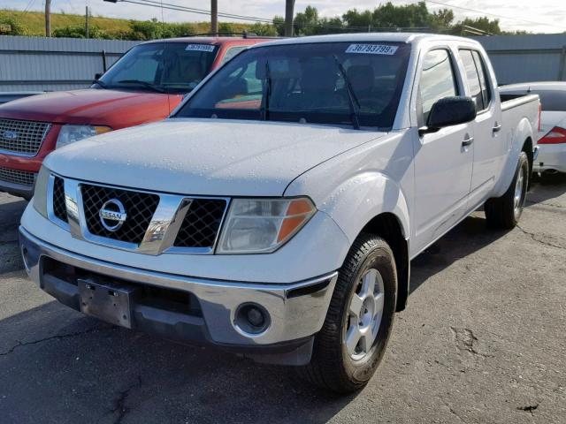 1N6AD09W07C403983 - 2007 NISSAN FRONTIER C WHITE photo 2