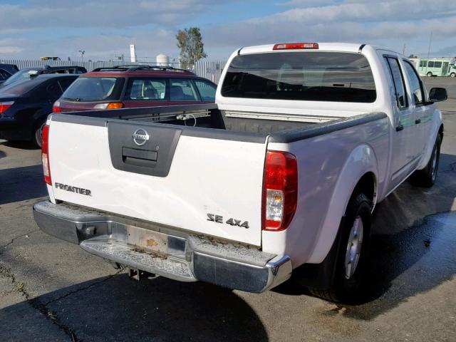 1N6AD09W07C403983 - 2007 NISSAN FRONTIER C WHITE photo 4