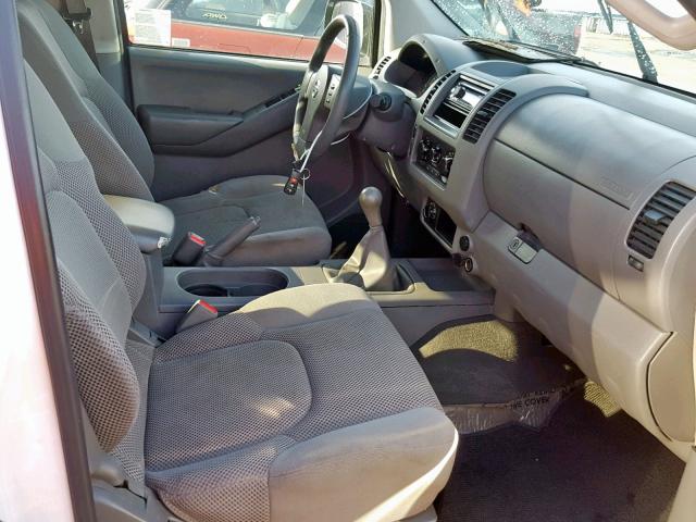 1N6AD09W07C403983 - 2007 NISSAN FRONTIER C WHITE photo 5