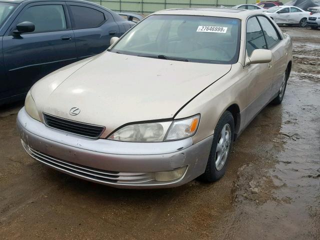 JT8BF28G4W0127684 - 1998 LEXUS ES 300 TAN photo 2