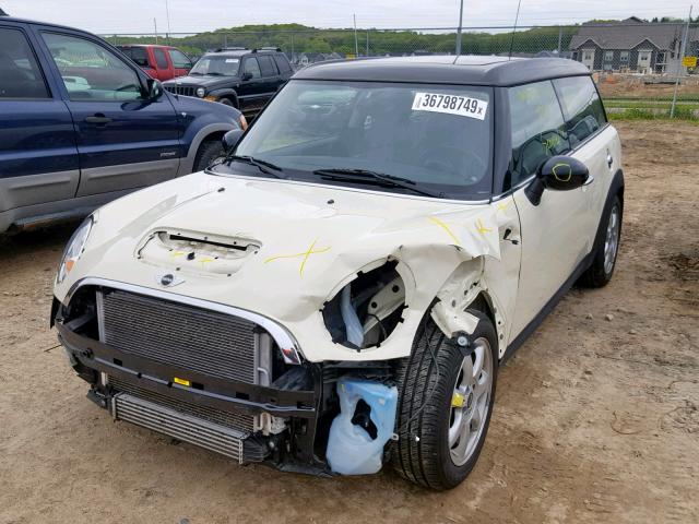 WMWMM3C58ATZ32698 - 2010 MINI COOPER S C WHITE photo 2