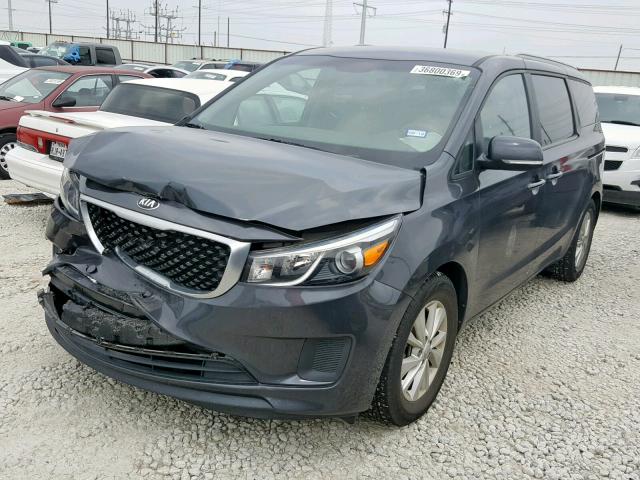 KNDMB5C12F6069467 - 2015 KIA SEDONA LX GRAY photo 2