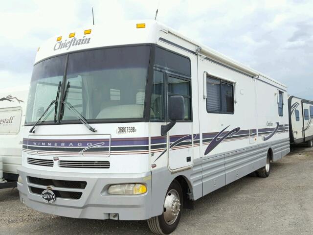 3FCNF53S1XJA02170 - 1999 WINNEBAGO CHIEFTAIN WHITE photo 2