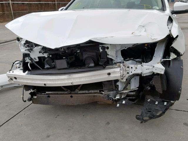 19UUB1F34JA011647 - 2018 ACURA TLX WHITE photo 9