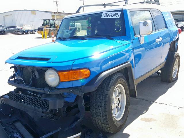 JTEZU11F570001560 - 2007 TOYOTA FJ CRUISER BLUE photo 2