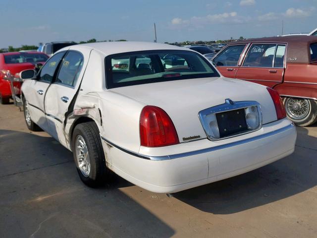 1LNFM83W8WY624793 - 1998 LINCOLN TOWN CAR C WHITE photo 3