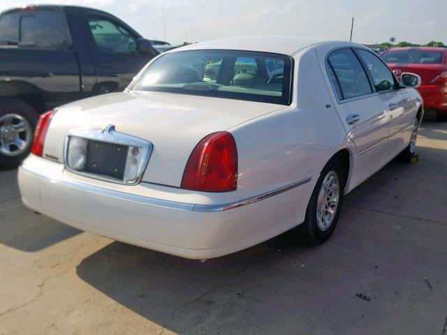 1LNFM83W8WY624793 - 1998 LINCOLN TOWN CAR C WHITE photo 4