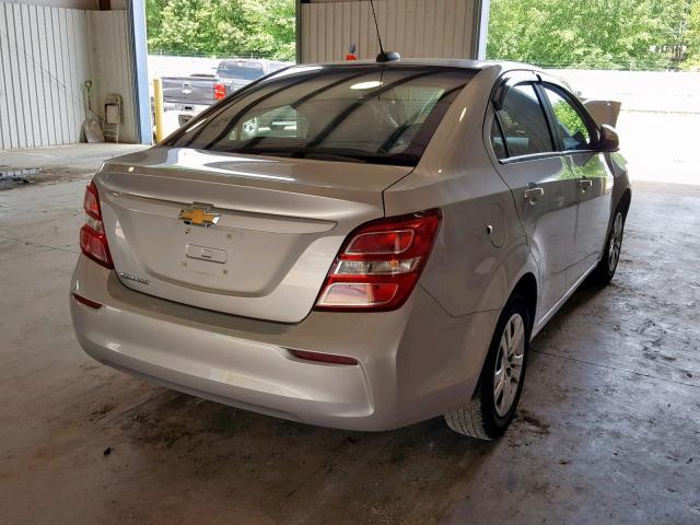 1G1JB5SHXH4146577 - 2017 CHEVROLET SONIC LS 银色 照片 4