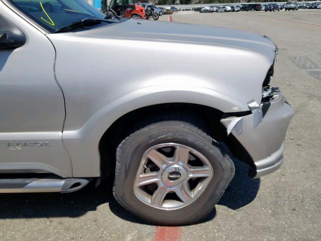 5LMEU68H34ZJ41355 - 2004 LINCOLN AVIATOR ვერცხლისფერი ფოტო 9