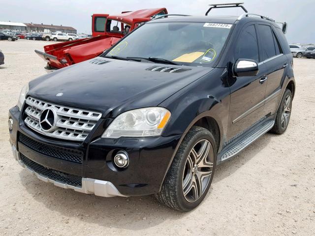 4JGBB7CB3AA557422 - 2010 MERCEDES-BENZ ML 550 4MA BLACK photo 2