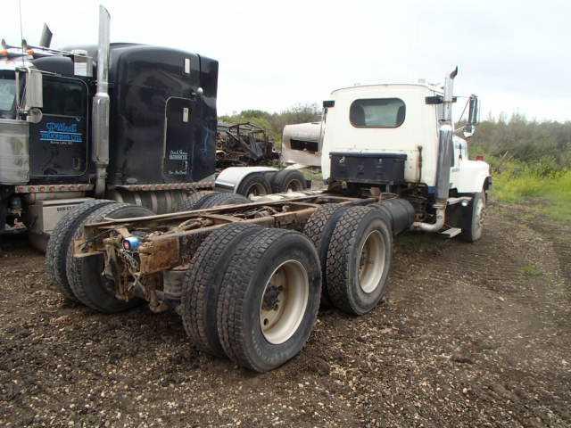 AFDYA90W1JVA27323 - 1988 FORD L9000 WHITE photo 4