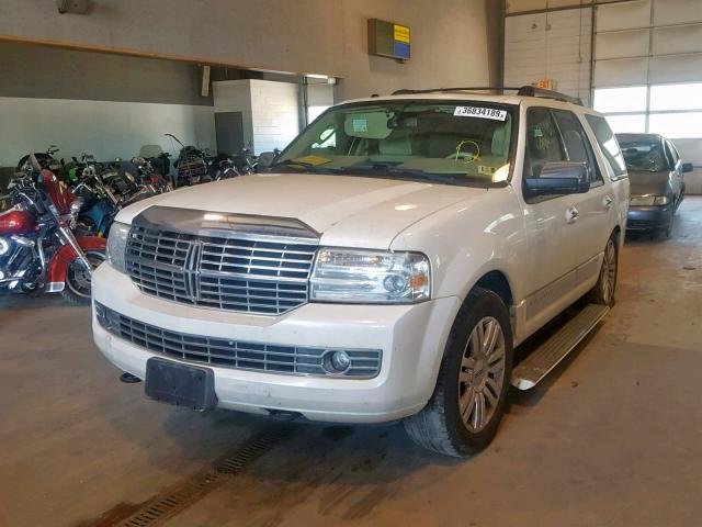 5LMFU28547LJ21206 - 2007 LINCOLN NAVIGATOR WHITE photo 2