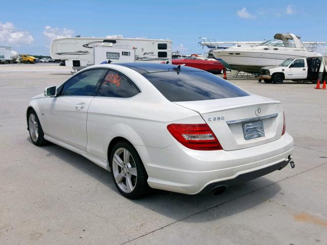 WDDGJ4HB6CF820616 - 2012 MERCEDES-BENZ C 250 WHITE photo 3