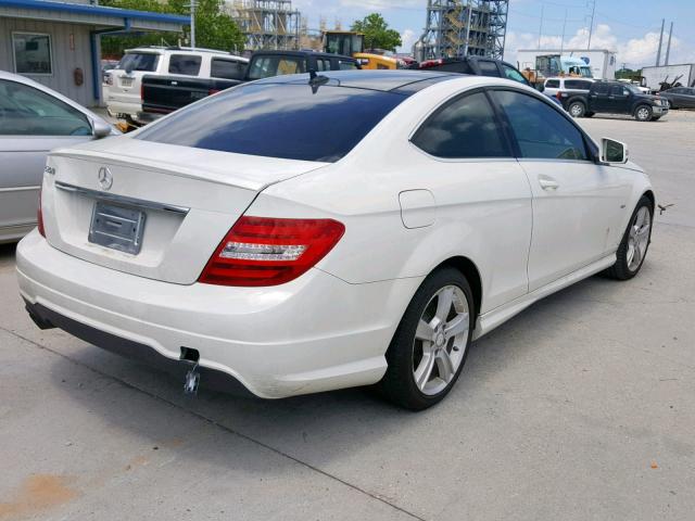 WDDGJ4HB6CF820616 - 2012 MERCEDES-BENZ C 250 WHITE photo 4