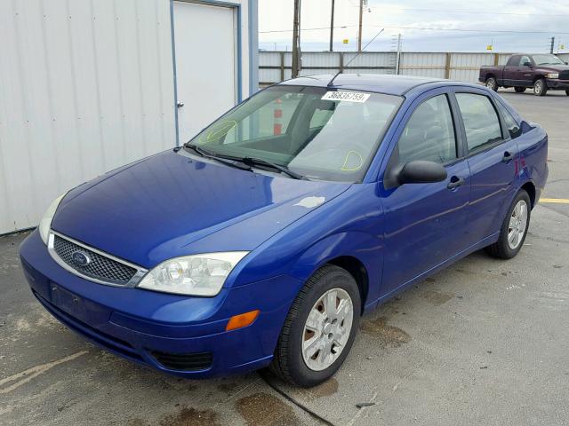 1FAFP34NX6W172254 - 2006 FORD FOCUS ZX4 BLUE photo 2