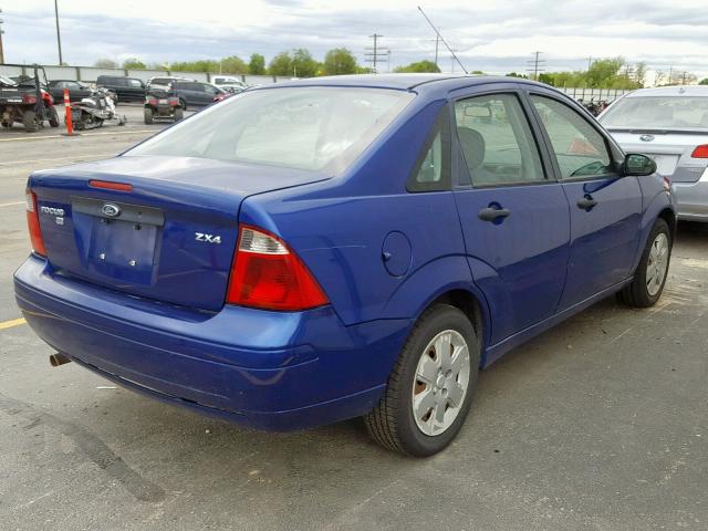 1FAFP34NX6W172254 - 2006 FORD FOCUS ZX4 BLUE photo 4