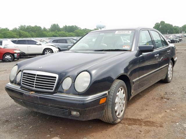 WDBJF65H0XA947319 - 1999 MERCEDES-BENZ E 320 BLACK photo 2