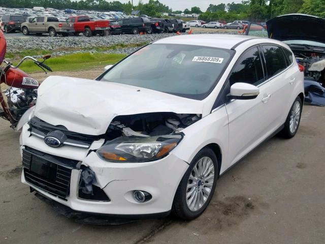 1FAHP3N26CL444602 - 2012 FORD FOCUS TITA WHITE photo 2