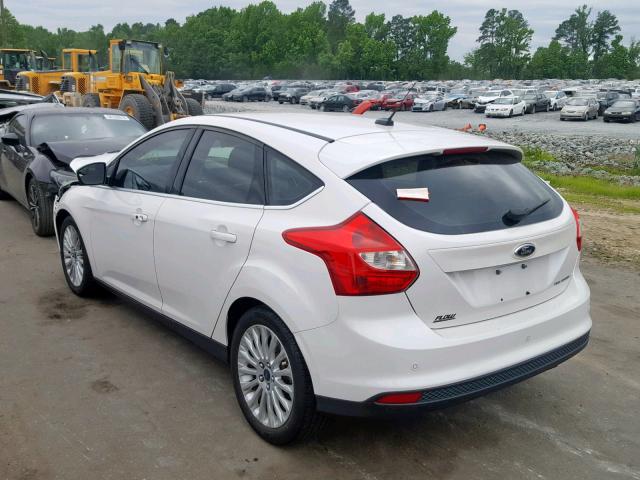 1FAHP3N26CL444602 - 2012 FORD FOCUS TITA WHITE photo 3