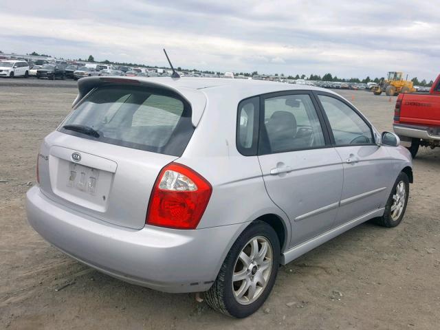 KNAFE161555113810 - 2005 KIA SPECTRA5 SILVER photo 4