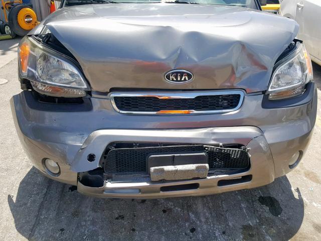 KNDJT2A29B7239094 - 2011 KIA SOUL + SILVER photo 9