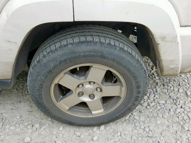 1J4RG4GK0AC140707 - 2010 JEEP COMMANDER WHITE photo 9