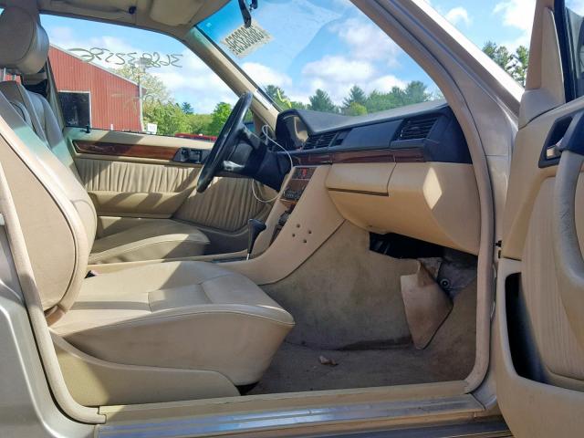 WDBEA30DXLB136408 - 1990 MERCEDES-BENZ 300 E BROWN photo 5