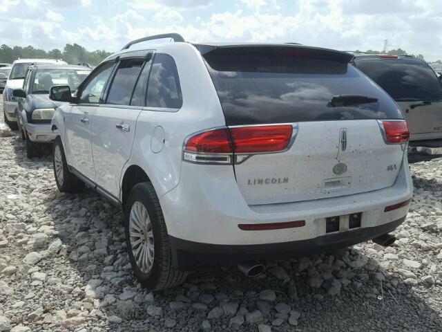 2LMDJ6JK7BBJ08103 - 2011 LINCOLN MKX WHITE photo 3