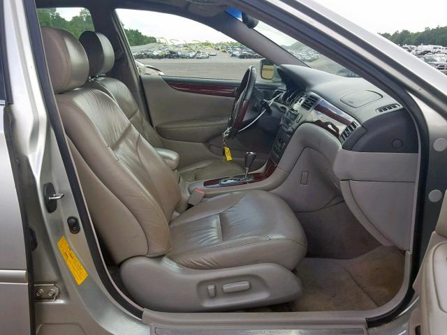 JTHBF30G120031328 - 2002 LEXUS ES 300 SILVER photo 5