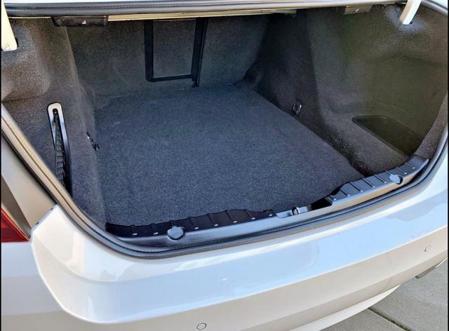 WBAKP9C55FD979481 - 2015 BMW 550 XI WHITE photo 8