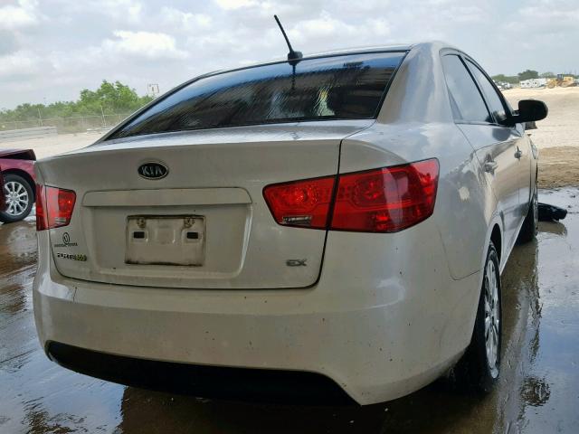 KNAFU4A22D5734134 - 2013 KIA FORTE EX WHITE photo 4