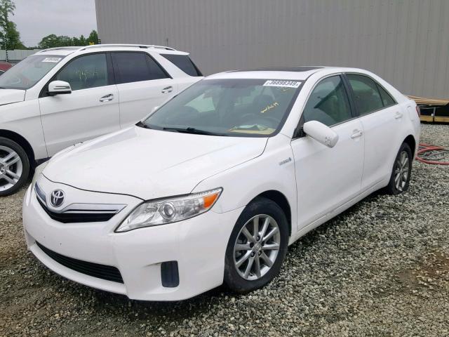 4T1BB3EK3AU119486 - 2010 TOYOTA CAMRY HYBR WHITE photo 2