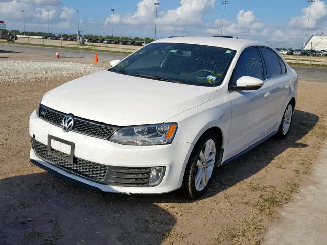 3VW467AJ8CM359918 - 2012 VOLKSWAGEN JETTA GLI WHITE photo 2