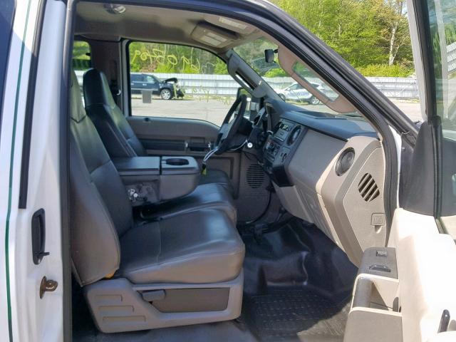 1FDAX5HRXAEA96042 - 2010 FORD F550 SUPER WHITE photo 5