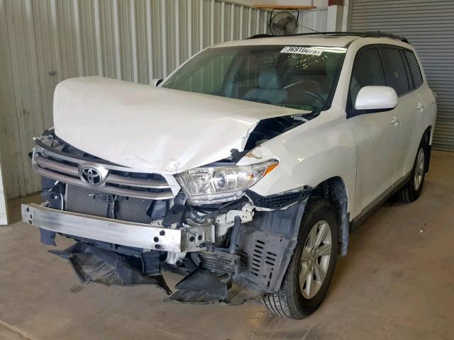 5TDZK3EH2DS131774 - 2013 TOYOTA HIGHLANDER WHITE photo 2